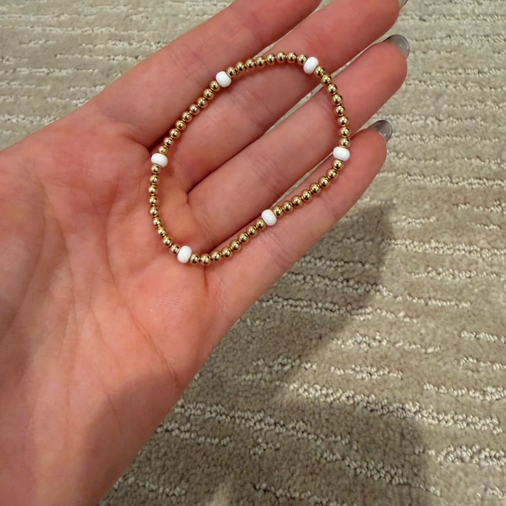 Chic Gold and White Beaded Bracelet